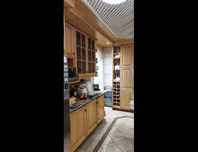 6 BEDROOM HOUSE FOR SALE IN SELWYN